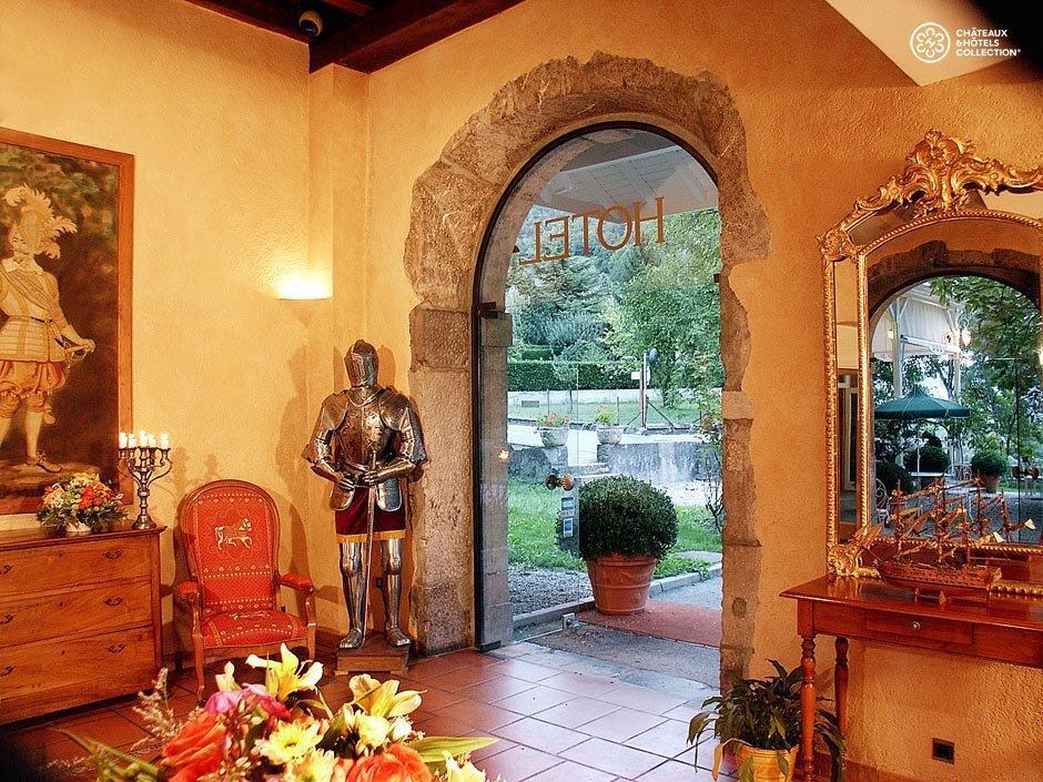 Chateau Des Comtes De Challes Interior photo