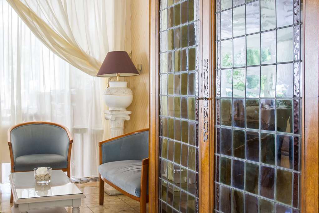 Chateau Des Comtes De Challes Restaurant photo